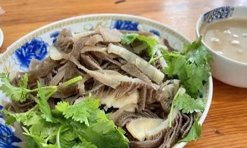 哈尔滨32年老店不卖包子卖烧麦，1元1个火爆全城，秘密藏了啥？