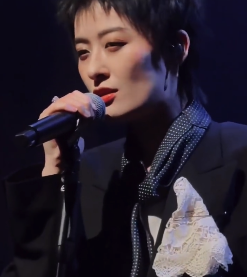 前工作人员控诉曾轶可 现任助理发朋友圈对质