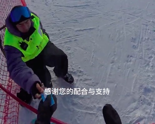 检票员笑了半天才让你去滑雪🎿