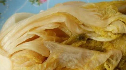 农村酸菜一坛吃仨月，简单三步腌出脆爽味，你家秘方藏了啥？