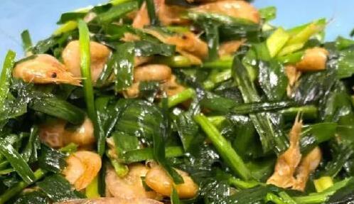 10分钟炒出香喷喷韭菜小河虾，家常做法，味道好到舔盘子