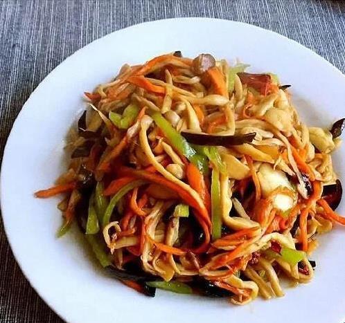 杏鲍菇手撕秒变下饭神器，十分钟上桌，碗里米饭都不够吃