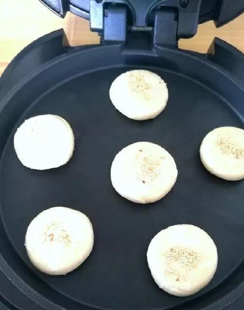 电饼铛做红薯馅饼,3步酥到掉渣,邻居抢着要方子!