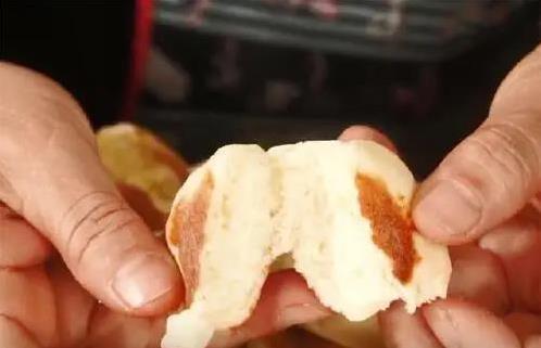 山药不煮汤改做饼,简单几步香软可口,老人小孩抢着吃