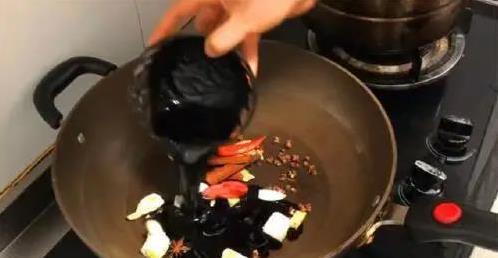煮鸡蛋加瓶啤酒，20分钟变卤蛋神器，全家抢着吃？