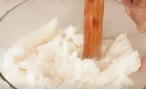 山药不煮汤改做饼,简单几步香软可口,老人小孩抢着吃