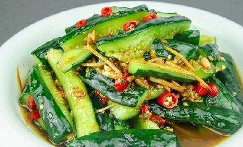 一根黄瓜也能成大菜？10分钟做出酱拌黄瓜，爽脆到全家抢着吃