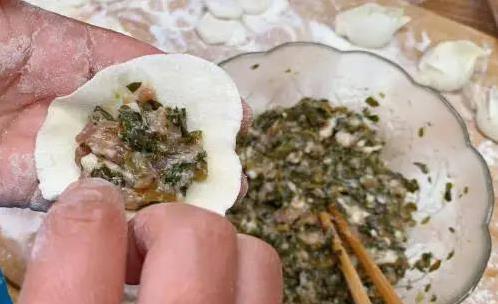 农村野菜藏秘密，马齿苋成护心宝，1盘饺子保健康？