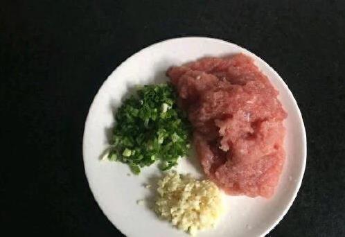 大米不只煮饭香，半斤瘦肉裹珍珠，蒸15分钟惊艳全家