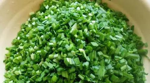 10分钟做韭菜饼，家常做法超简单，香到全家抢着吃