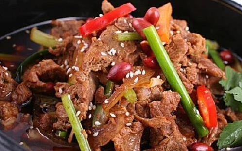 15元干锅牛肉量多肉香，重庆小伙吃一口傻眼，商家回怼你敢信？