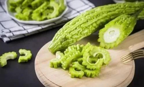 夏天上火咽喉痛？5种菜灭火超管用，你家常吃吗？