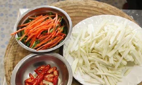 家常茄子这样做，10分钟出锅超爽口，营养翻倍全家抢着吃