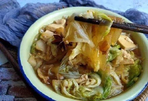 山东饭量有多大？一盆菜吃光，南方人惊呆了！