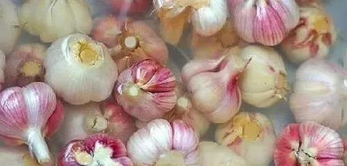 腌糖醋蒜总失败？10人9错不加水，味道香脆全家夸