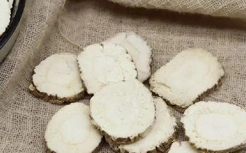 炖鸡腥味难除？4种香料3克搞定，肉嫩汤鲜全家夸