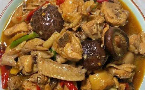 炖鸡腥味难除？4种香料3克搞定，肉嫩汤鲜全家夸