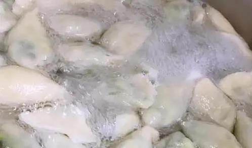 萝卜叶别扔，包饺子香翻天，省钱又健康你试过没？