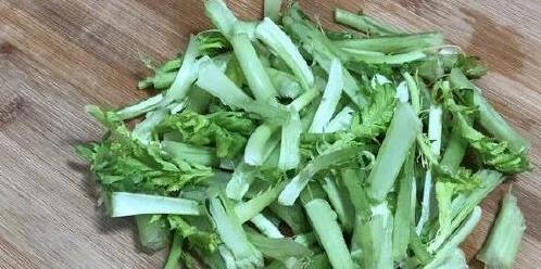 山里野菜变美食，超市废料成宝贝，包饺子香到邻居馋？