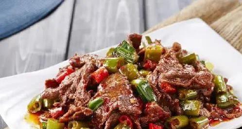 家常辣椒炒肉有秘诀，3步做出大厨味，你也能行？