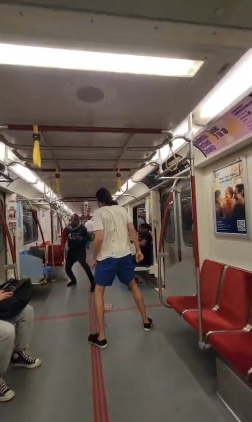 多伦多地铁产生伤人事件：一男人尖叫逃跑 画面可怕