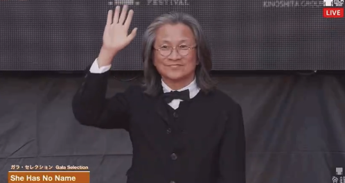 内娱好现实！陈可辛代表酱园弄一个人走红毯