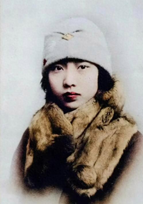 孟小冬究竟有多漂亮？一嫁梅兰芳二嫁杜月笙，美得让人移不开眼！