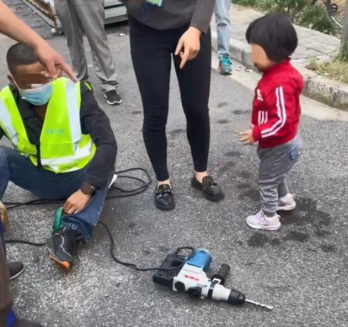 住宅楼加装电梯被低层业主叫停 邻里矛盾升级