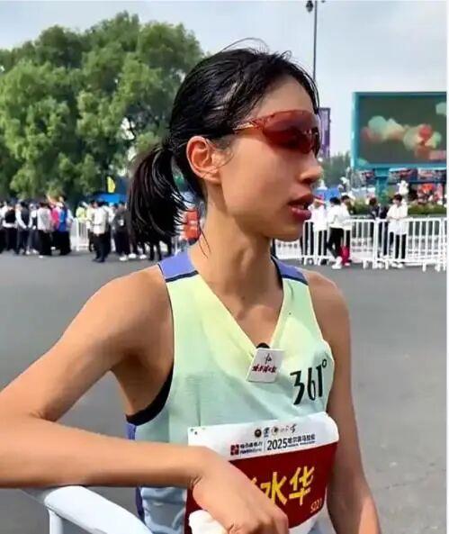 最快女護(hù)士已影響科室正常排班 違規(guī)兼職與虛假調(diào)休受罰