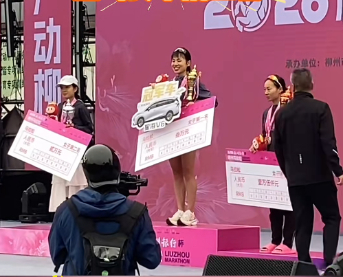 张水华喜提10万元座驾，一句热情胜天热，直接把现场氛围拉到顶点 两周夺两冠