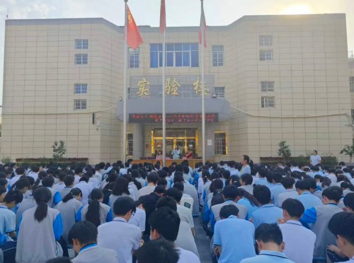 聚焦当下释焦虑 轻装逐梦赴中考—吉易和家庭教育首席专家朱其荣为初三学子注入考前能量
