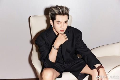 人民日报评吴亦凡被批捕 用词相当激烈属实首次