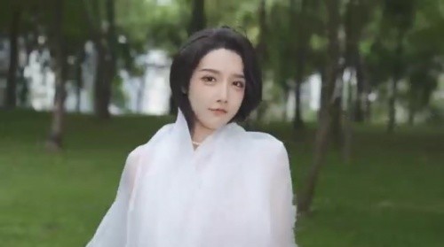 千万网红Abbily蜕变归来 从此是“她”不是“他”