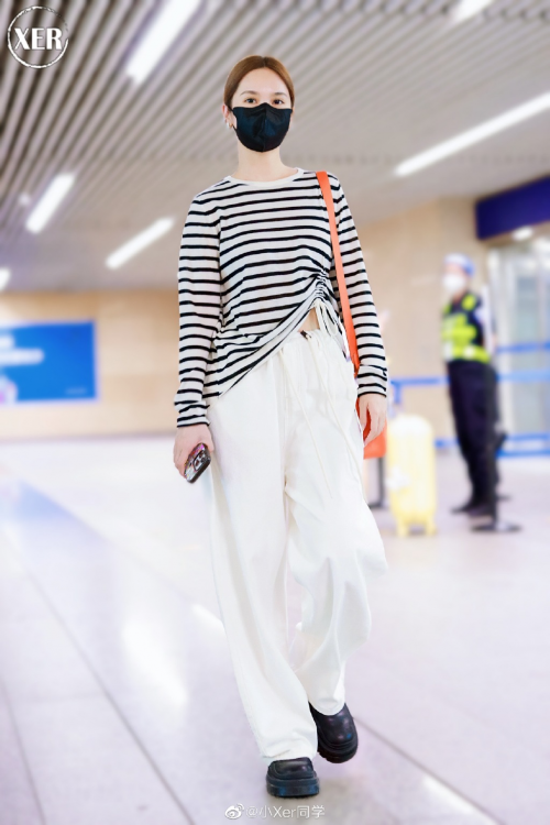 多位明星现身长沙机场 张云龙帅气沙宝亮和老婆戴笑盈低调