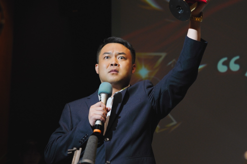 《兄弟，请注意》五城联动提前点映，拥抱锦鲤笑着跨年！