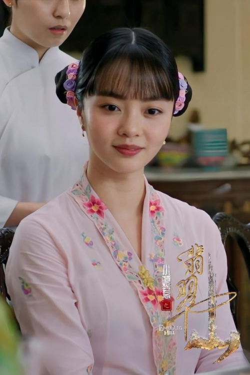 新加坡年度大戏《小娘惹之翡翠山》播出 黄暄婷演绎邪派进化论