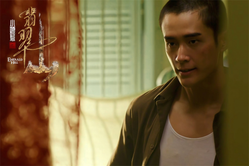 《小娘惹之翡翠山》“拳头硬汉”邓伟徳演绎拳头下的生存法则与真心守护
