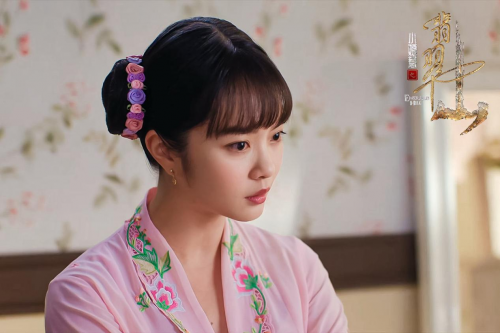 《小娘惹之翡翠山》热播 黄暄婷成恶女面具下的清醒者