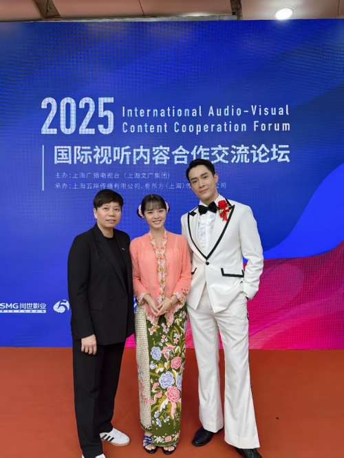 《小娘惹之翡翠山》黄暄婷邓伟徳亮相上海电视节 娘惹文化新风潮邂逅东方之都