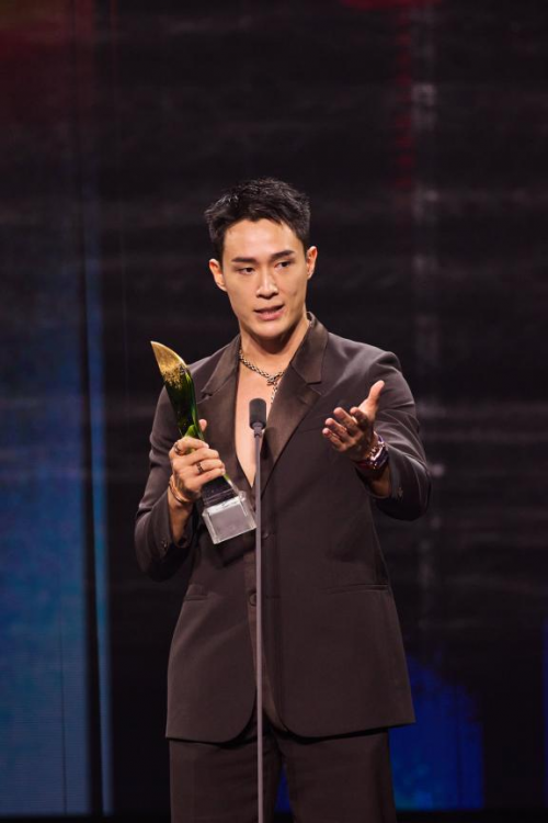 新加坡《红星大奖2025》时光同行30年 孙政、邓伟徳、张哲通登顶“最受欢迎潜力星”