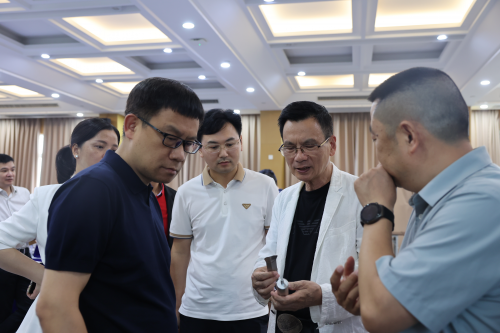 两连台隆胸手术直播！福州海峡沸腾沟隆胸术全网实时教学