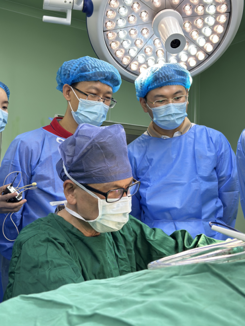 两连台隆胸手术直播！福州海峡沸腾沟隆胸术全网实时教学