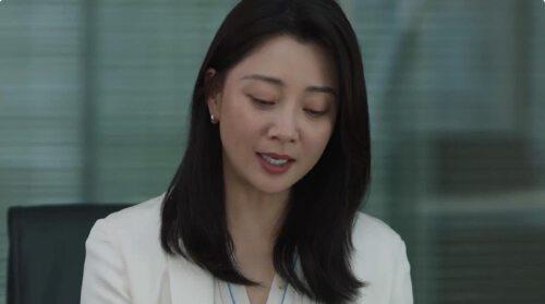 一向“艳压”别人的殷桃，这一次，被章若楠“狠狠”上了一课