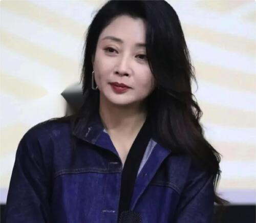 一向“艳压”别人的殷桃，这一次，被章若楠“狠狠”上了一课