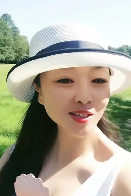 河南妞在伦敦，明明可以靠脸吃饭，却偏偏要靠才华和能力