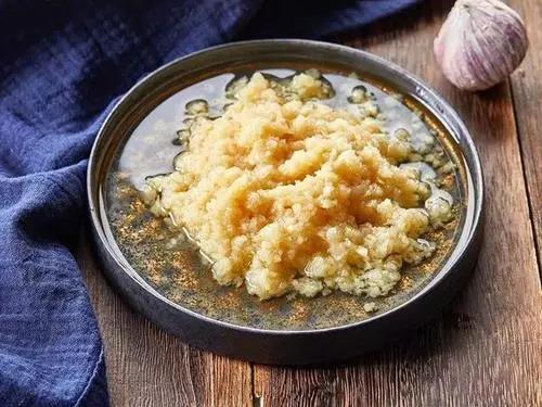 烤生蚝烧烤界“扛把子”，秘方全在蒜蓉酱，但10个烧烤店9个做错