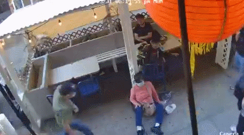 重拳袭击华裔的黑人男子是惯犯：2020年被捕8次