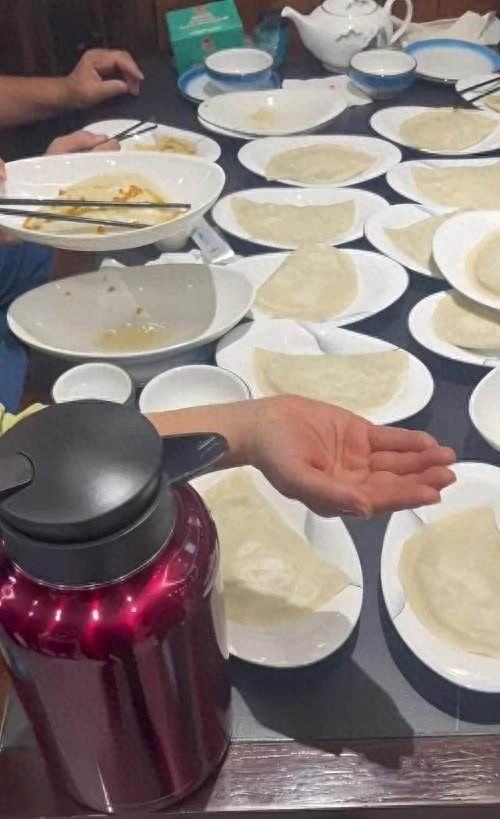 游客低估了鲅鱼水饺大小：上菜后惊呆 一个饺子巴掌大