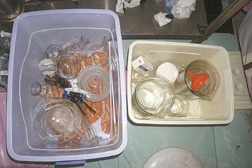 烤鸭店老板自学制毒并销售被判刑