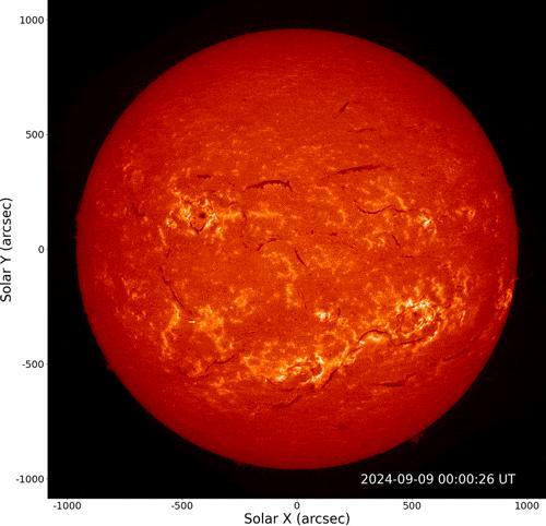 地球累计出现长达27小时地磁暴过程 明天仍可能出现地磁活跃 极光闪耀夜空